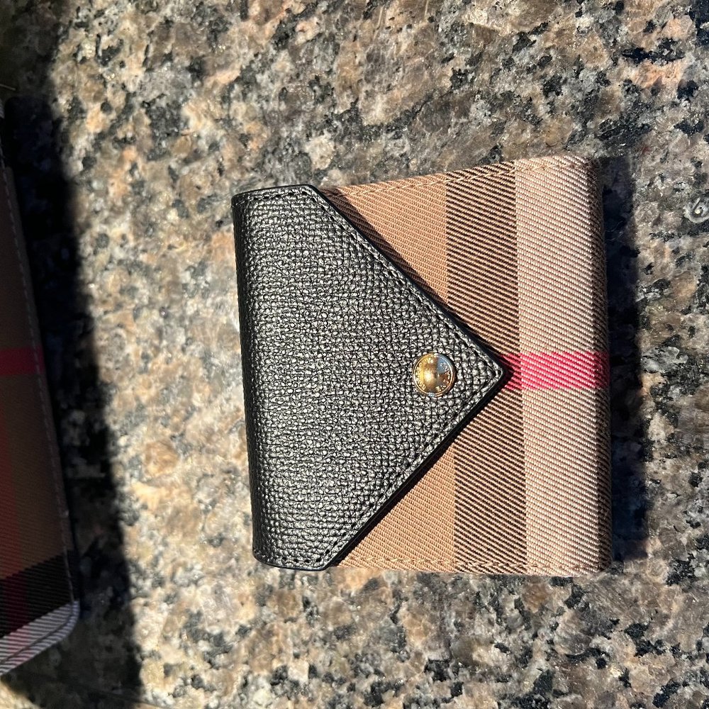 NWT Burberry wallet